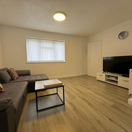 Superb Cozy House In Warrington Villa Exteriör bild