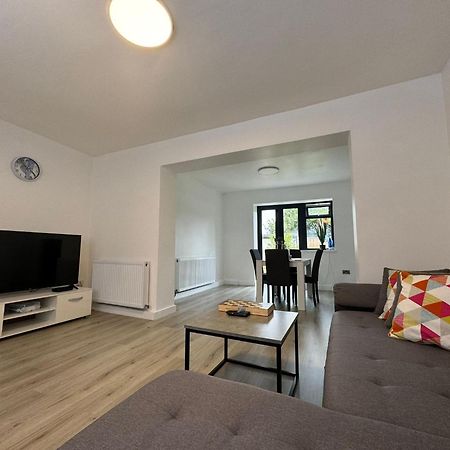 Superb Cozy House In Warrington Villa Exteriör bild