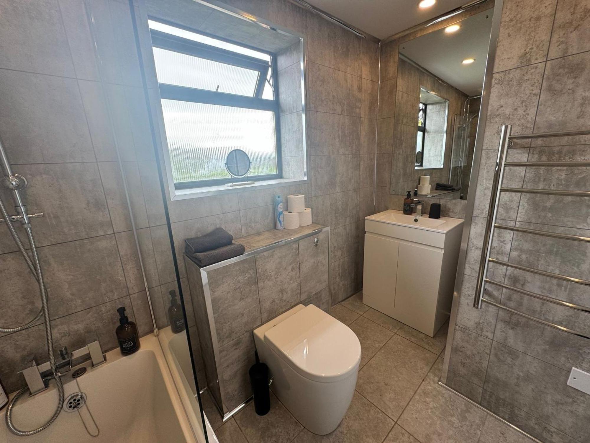 Superb Cozy House In Warrington Villa Exteriör bild