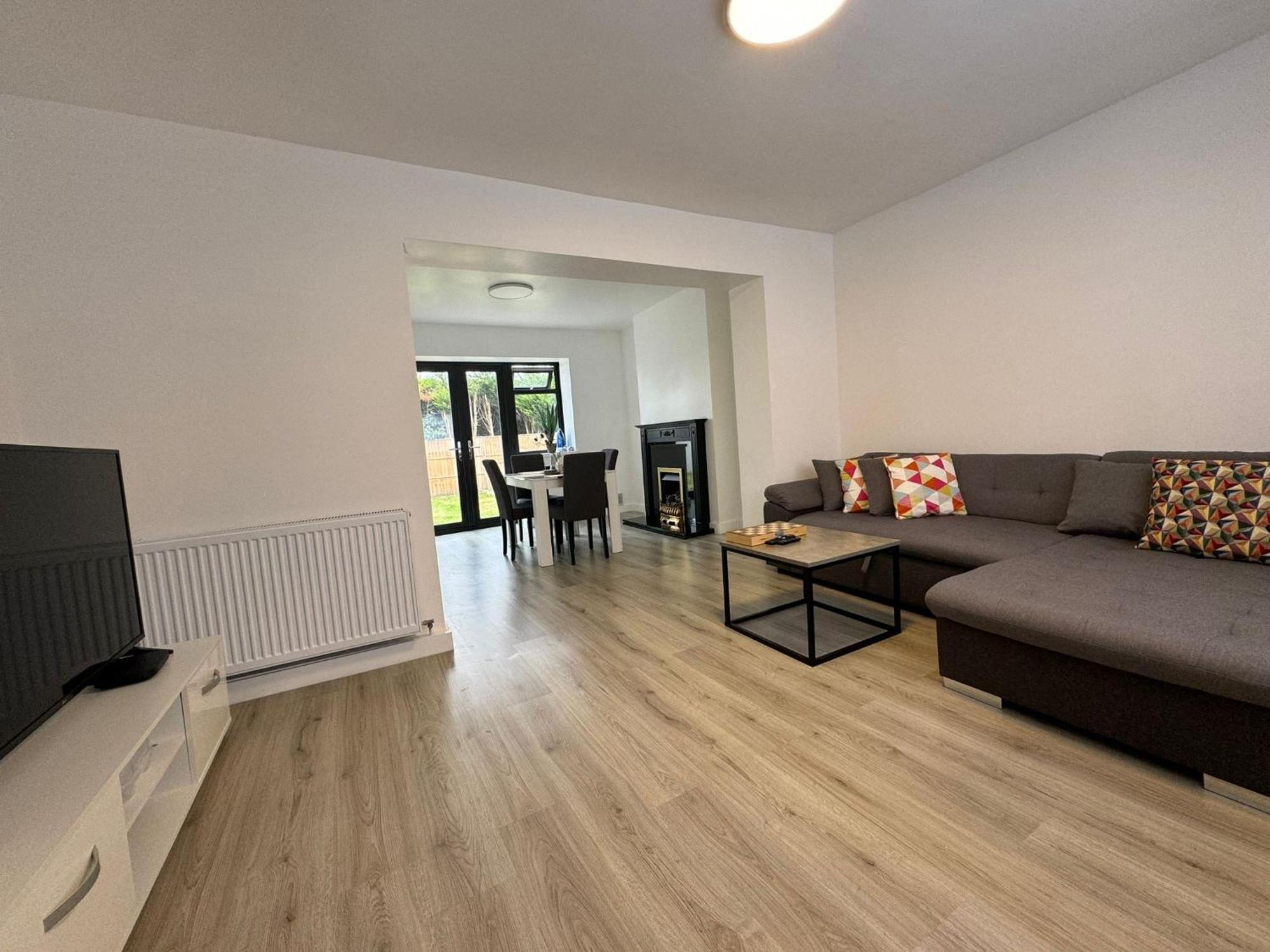 Superb Cozy House In Warrington Villa Exteriör bild