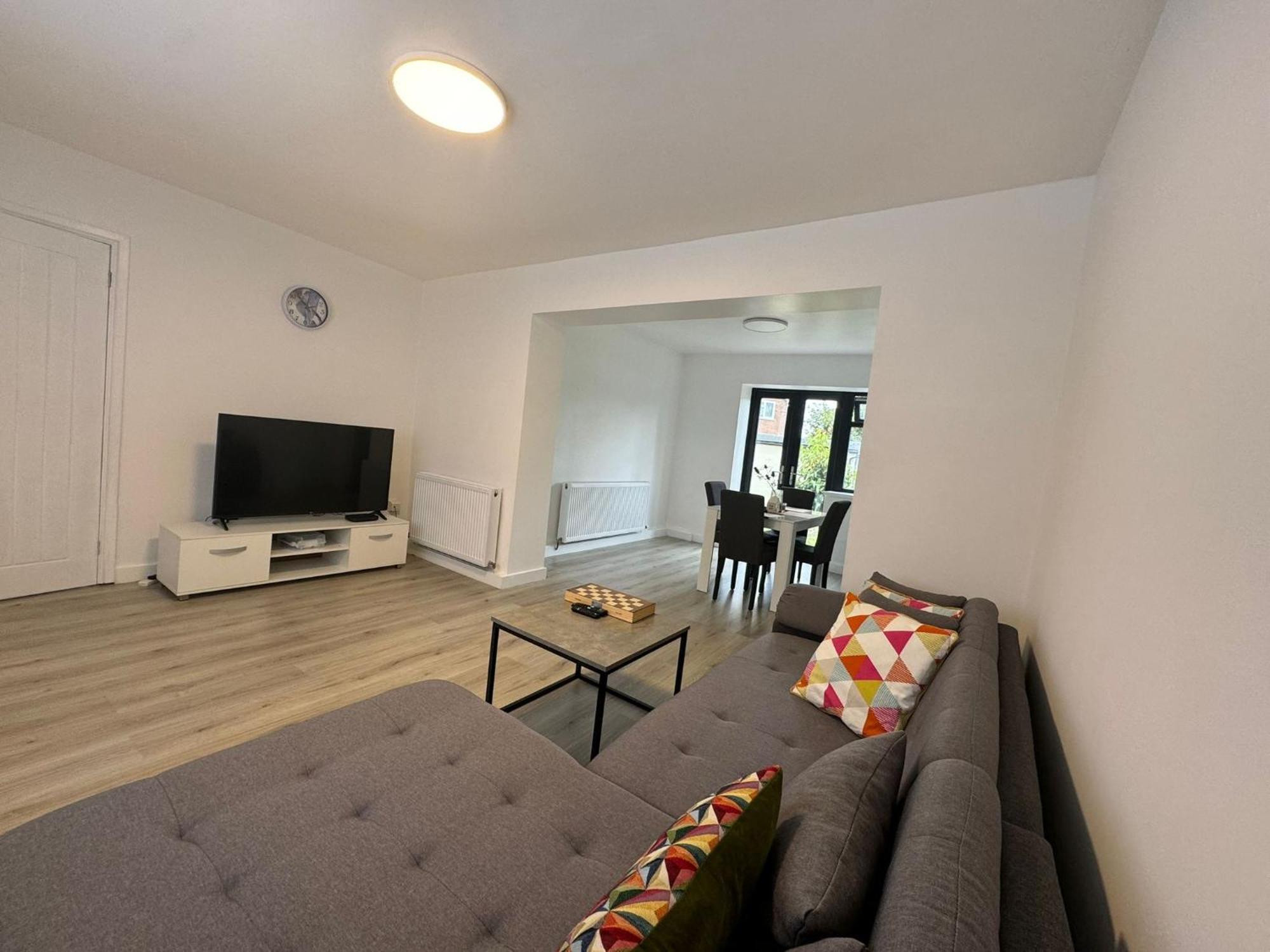 Superb Cozy House In Warrington Villa Exteriör bild
